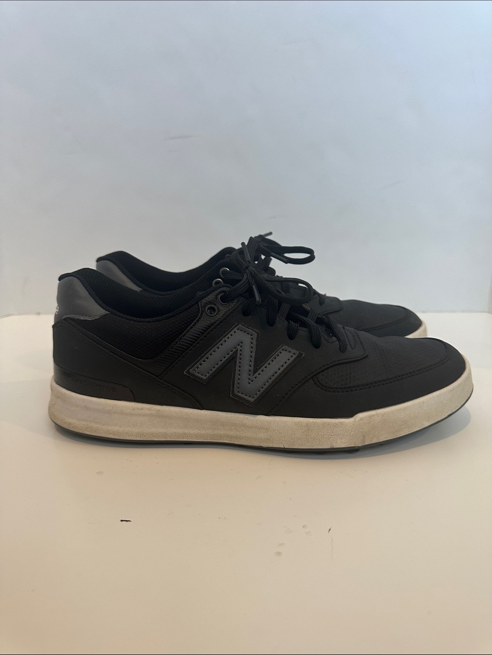New Balance Men’s Black and White Low-Top Lace-Up Sneakers